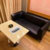 ラックス(台東区/ラブホテル)の写真『407号下のソファーとテーブル』by miffy.GTI