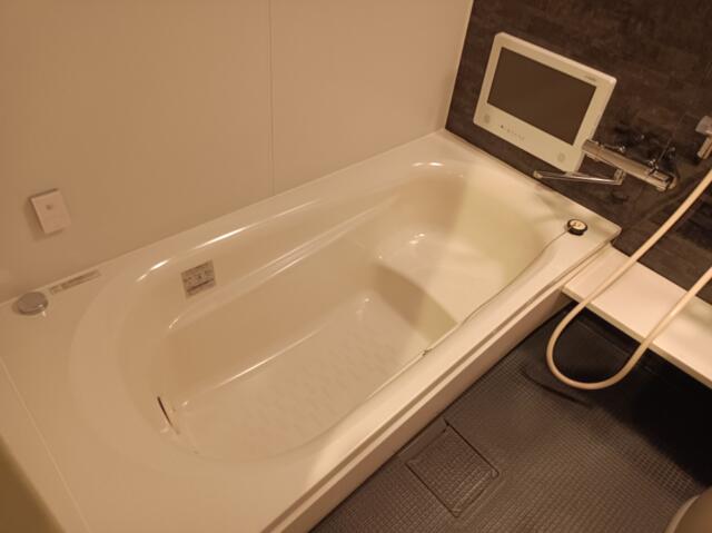 HOTEL GARNET（ガーネット)(千葉市中央区/ラブホテル)の写真『601号室　お風呂　浴室テレビ』by かーたー