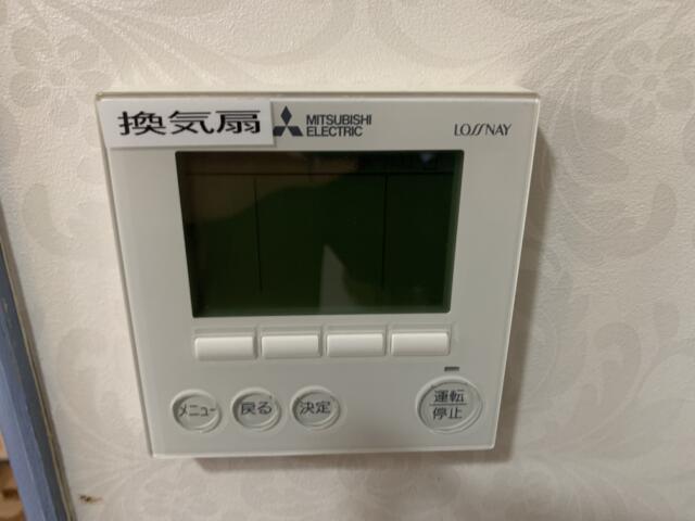 ドルフィン(新宿区/ラブホテル)の写真『406号室　換気扇操作盤』by 東京都