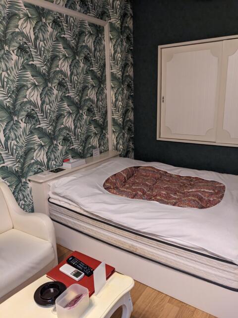 ホテル キャロード2(浜松市/ラブホテル)の写真『１７号室（ベッド１／３）』by マーシ