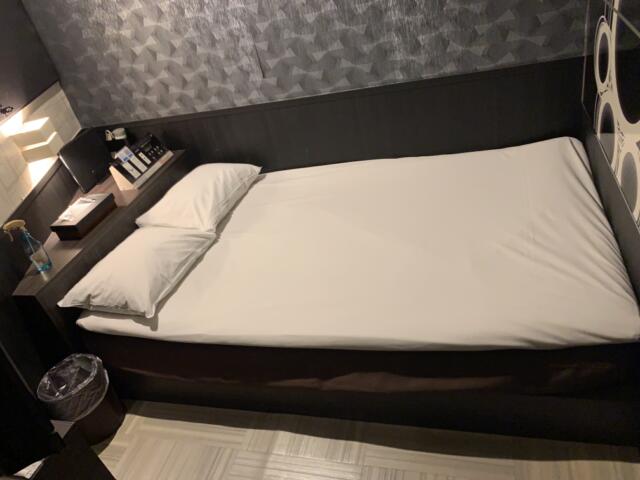 HOTEL HERME（エルメ）(渋谷区/ラブホテル)の写真『205号室　ベッド』by 東京都