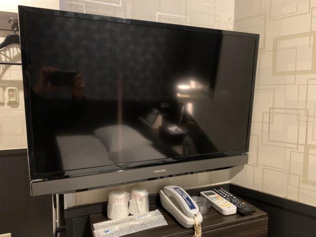 HOTEL HERME（エルメ）(渋谷区/ラブホテル)の写真『205号室　テレビ』by 東京都