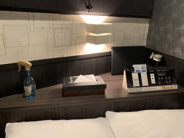 HOTEL HERME（エルメ）(渋谷区/ラブホテル)の写真『205号室　ベッド上』by 東京都