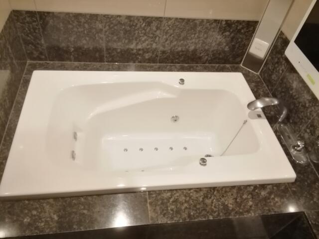 HOTEL VICTORIA RESORT(茅ヶ崎市/ラブホテル)の写真『401号室、浴槽はｼﾞｬｸﾞ-、ｼﾞｪｯﾄﾊﾞｽ付です。(23.2)』by キジ