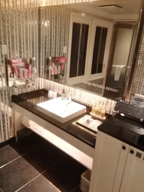 HOTEL VICTORIA RESORT(茅ヶ崎市/ラブホテル)の写真『401号室、洗面所です。(23.2)』by キジ