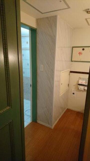 HOTEL PURE(ピュア)(江戸川区/ラブホテル)の写真『403号室（水回りゾーン（トイレと洗面台に仕切りなし）』by 格付屋