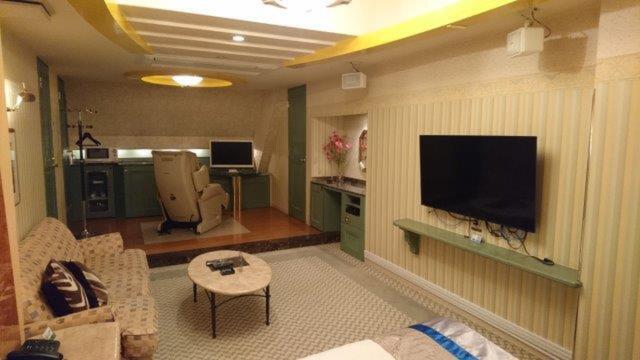 HOTEL PURE(ピュア)(江戸川区/ラブホテル)の写真『403号室（部屋奥から入口方向）』by 格付屋