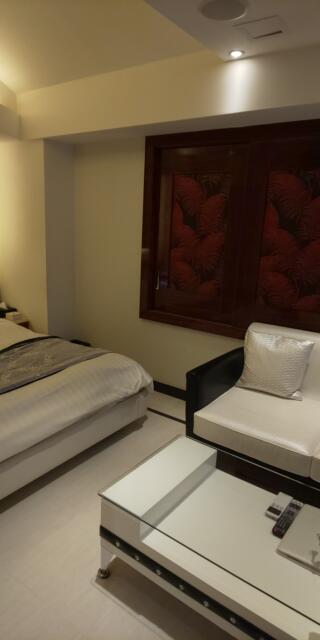 DESIGN HOTEL NOX(ノクス)(品川区/ラブホテル)の写真『301号室の部屋雰囲気、ソファーとテーブルもきちんとしてます』by ヒロくん!