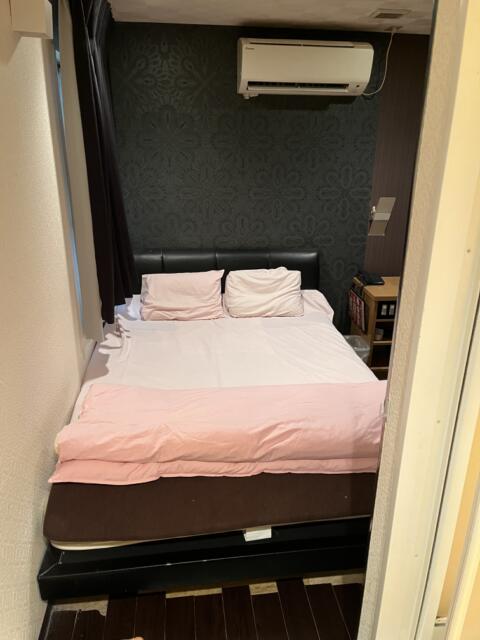HOTEL Fonte Gaia（フォンテガイア）(大阪市/ラブホテル)の写真『302号室　ベッド①』by 神戸のりんごちゃん