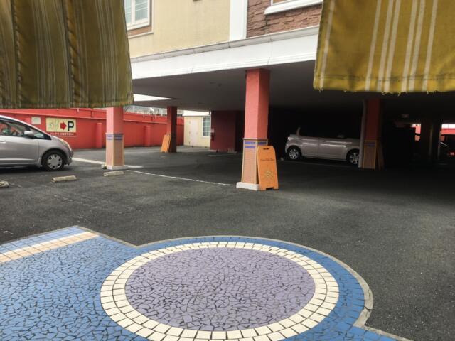 ケロ・ポリ・ケア(東大阪市/ラブホテル)の写真『駐車場』by あらび