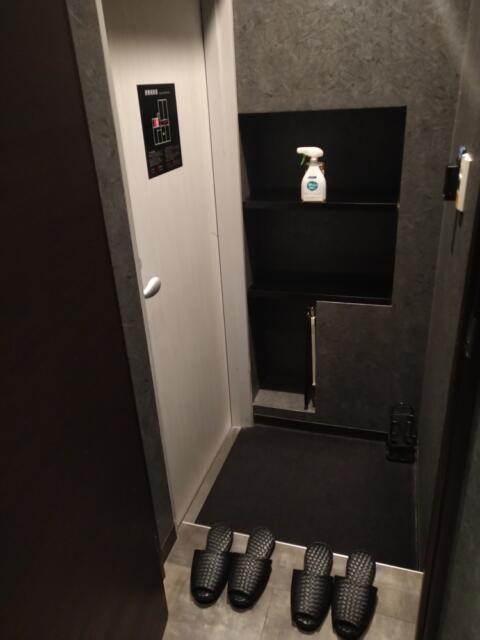 IKASU HOTEL(八王子市/ラブホテル)の写真『403号室（入口を内側から）』by ＪＷ