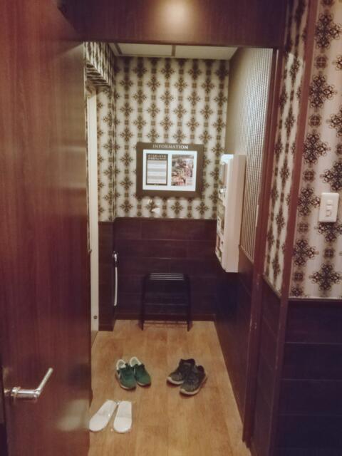 HOTEL COSTA RESORT(コスタリゾート)(茅ヶ崎市/ラブホテル)の写真『205号室、部屋側から玄関です。(23,2)』by キジ