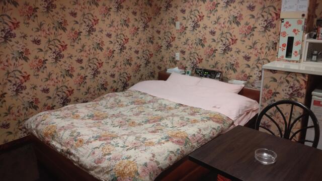 ホテル アーカス(立川市/ラブホテル)の写真『303号室、ベッド』by Sparkle