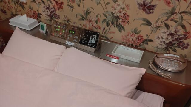 ホテル アーカス(立川市/ラブホテル)の写真『303号室、ベッド枕元』by Sparkle