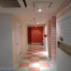 CANTI（キャンティ）(横浜市南区/ラブホテル)の写真『３階の廊下。今回の部屋305号室は突き当り左の奥まったところ』by なめろう