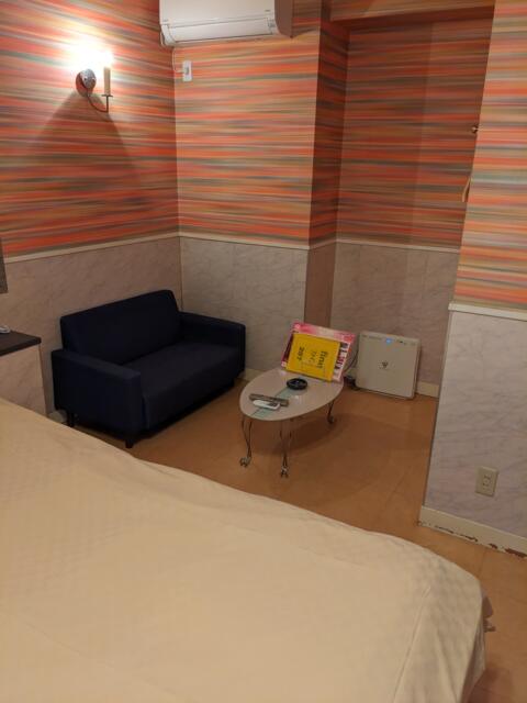 ホテル ファイン(浜松市/ラブホテル)の写真『207号室（ソファー＆テーブル）』by マーシ
