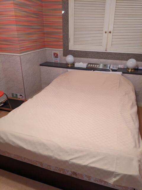 ホテル ファイン(浜松市/ラブホテル)の写真『207号室（ベッド1/4）』by マーシ
