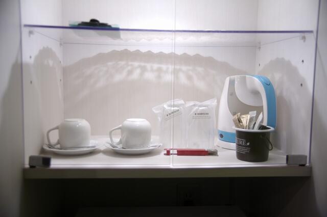 スタークレセント(渋谷区/ラブホテル)の写真『201号室　茶器類』by マーケンワン