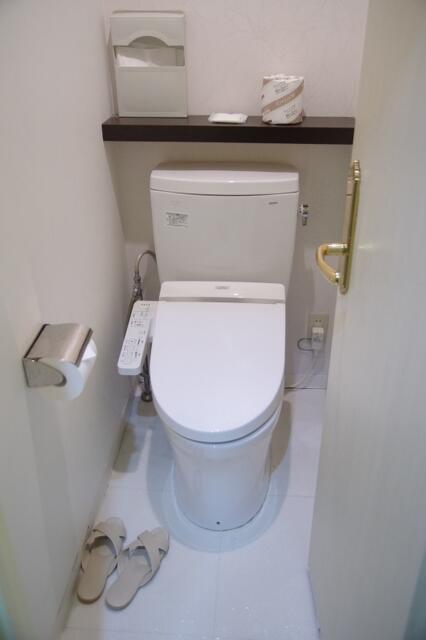 スタークレセント(渋谷区/ラブホテル)の写真『201号室　洗浄機能付きトイレ』by マーケンワン