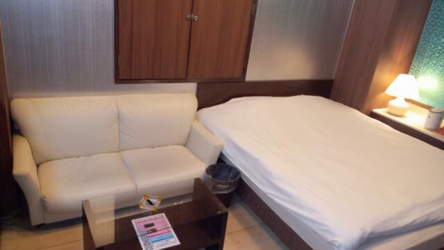 ドンキーズジャングル(千葉市中央区/ラブホテル)の写真『503号室　ベッド廻り　なぜかティッシュとか枕元ではありませんw』by K61