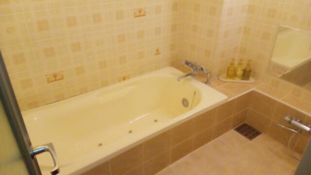 ドンキーズジャングル(千葉市中央区/ラブホテル)の写真『503号室　浴室　可もなく不可もなく　レトロな雰囲気です。』by K61