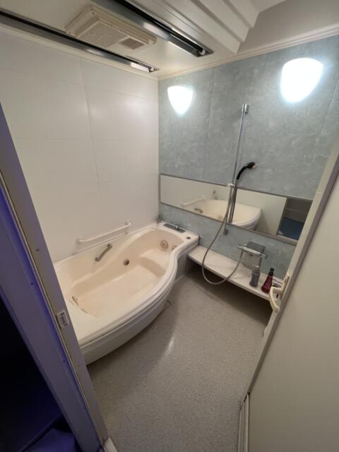 ホテル Ｘ(豊島区/ラブホテル)の写真『405号室浴室』by 無法松