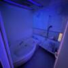 ホテル Ｘ(豊島区/ラブホテル)の写真『405号室浴室ブラックライト点灯』by 無法松
