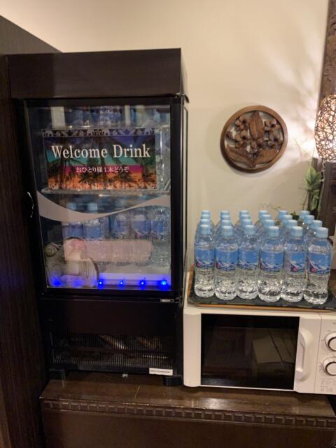 HOTEL ASIA（エイジア)(渋谷区/ラブホテル)の写真『1階共用部　無料天然水など』by 東京都