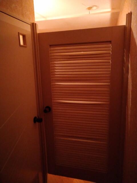 アランド吉祥寺(武蔵野市/ラブホテル)の写真『105号室（玄関から。内扉あり、左はトイレ）』by ＪＷ