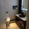 HOTEL Villa Senmei(ヴィラ センメイ）(大田区/ラブホテル)の写真『413号室（洗面台とトイレ同室）』by 格付屋