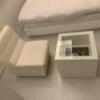 HOTEL W1（ダブルワン）(品川区/ラブホテル)の写真『403号室　1人掛けソファ&amp;ミニテーブル』by 東京都