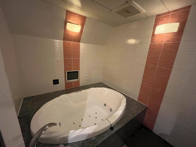 メタルウエーブ(墨田区/ラブホテル)の写真『704号室　浴室全景』by INA69