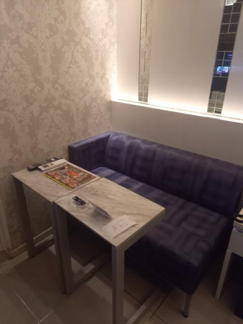 ヴィラジュリア道玄坂(渋谷区/ラブホテル)の写真『403号室ソファーテーブル』by クロマグロ