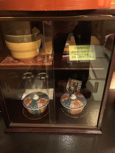 グリーンヒル(渋谷区/ラブホテル)の写真『402号室　茶器　フロントにたのめば、お抹茶をいただけるそうです』by くんにお
