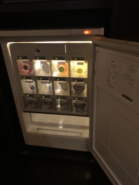 ホテル アテネ(柏市/ラブホテル)の写真『412号室　販売用ミニ冷蔵庫（内部）』by 東京都
