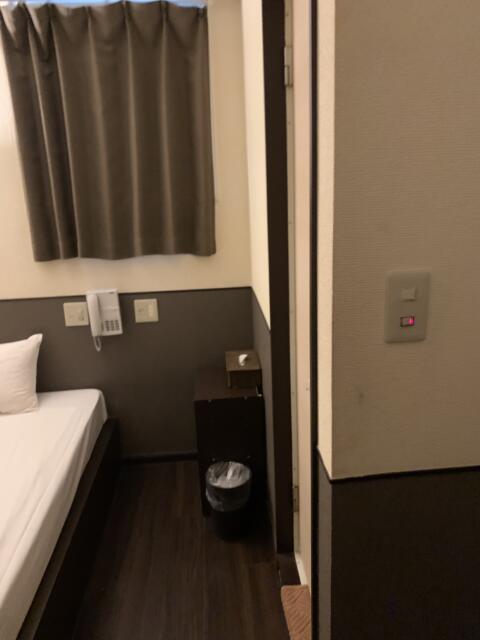 HOTEL グランフォート(新宿区/ラブホテル)の写真『202号室の正面。すぐベットがあって右側の壁はシャワールームです』by ゆうじい