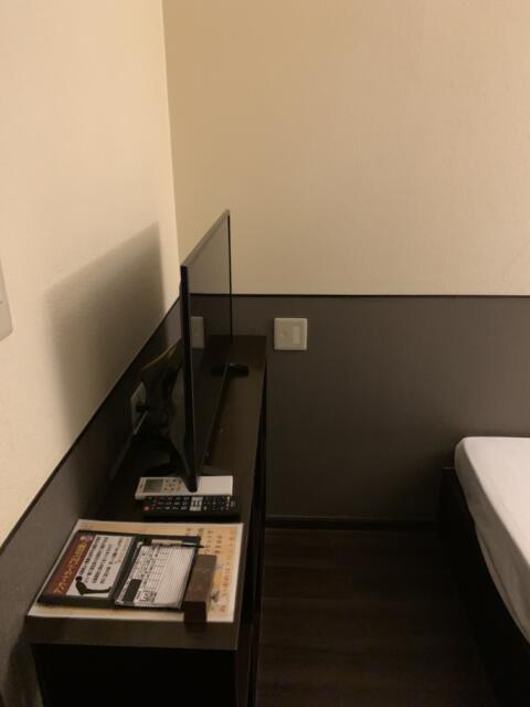 HOTEL グランフォート(新宿区/ラブホテル)の写真『202号室に入って左をむくとテレビがあります。テレビ棚の下には靴をしまいます。』by ゆうじい