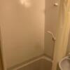 HOTEL グランフォート(新宿区/ラブホテル)の写真『202号室、シャワールームは2人入ると一杯。シャワーもお湯と水をそれぞれ出す古いタイプなので温度調節大変そうでした』by ゆうじい
