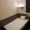 HOTEL グランフォート(新宿区/ラブホテル)の写真『202号室を入口から撮るとこんな感じで狭いです。4.5畳にベッドを置いた感じかな？』by ゆうじい