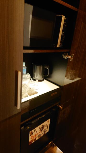 HOTEL DUO（デュオ）(墨田区/ラブホテル)の写真『205号室 隠し扉内の茶器など』by 舐めたろう