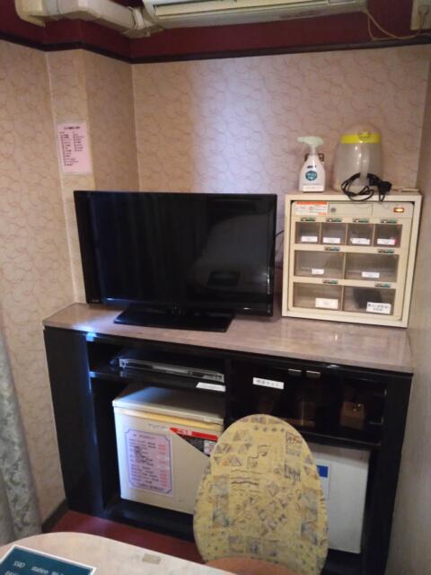 ホテル ステーション本店(台東区/ラブホテル)の写真『212号室　TV他』by 市