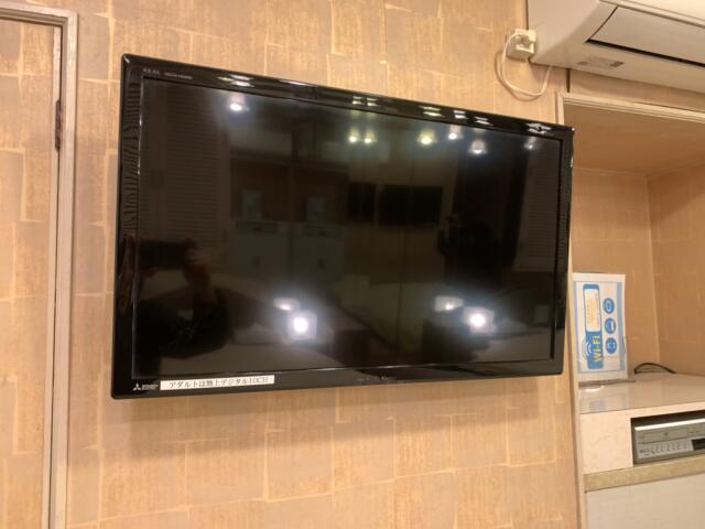 ニューアリス(大田区/ラブホテル)の写真『302号室　壁掛けテレビ』by 東京都