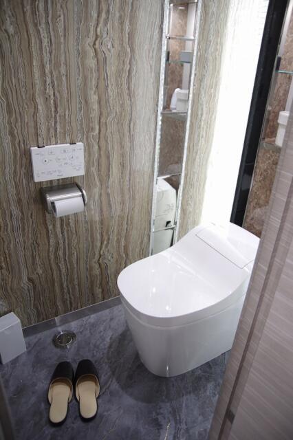HOTEL QUEEN ANNEX(クイーン アネックス)(新宿区/ラブホテル)の写真『101号室　洗浄機能付きトイレ』by マーケンワン