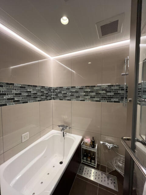 HOTEL Blanche（ブランシュ）(渋谷区/ラブホテル)の写真『402号室　浴室全景』by INA69