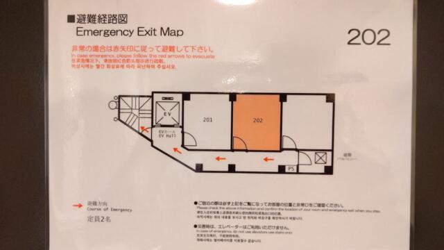 HOTEL OPERA (オペラ)(新宿区/ラブホテル)の写真『202号室、避難経路図です。(23,4)』by キジ