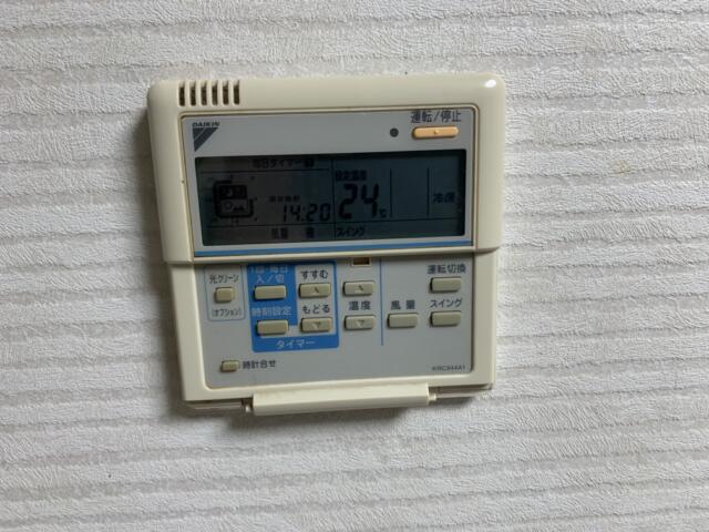 HOTEL St ELMER（ホテルステーションエルマー）(台東区/ラブホテル)の写真『333号室　エアコン操作盤』by 東京都