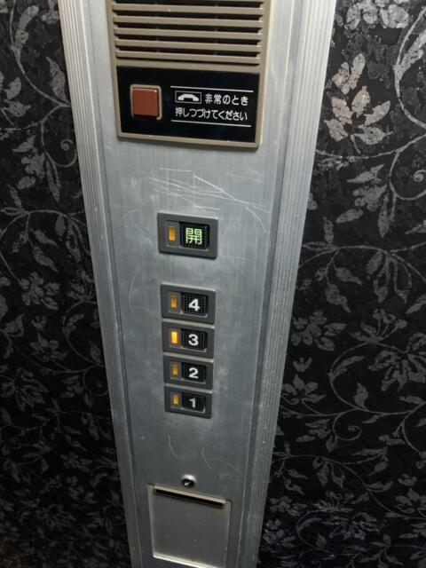 HOTEL St ELMER（ホテルステーションエルマー）(台東区/ラブホテル)の写真『エレベーターボタン』by 東京都