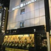 HOTEL KABUKI (ホテル カブキ)(新宿区/ラブホテル)の写真『夜の外観』by あらび