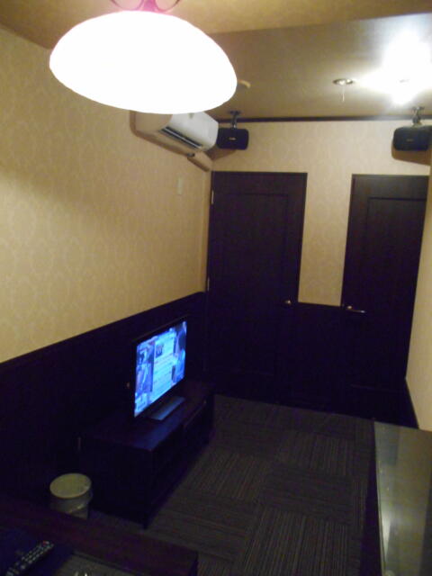 キャメルイン(立川市/ラブホテル)の写真『215号室、部屋奥から入り口方向』by もんが～
