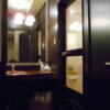 キャメルイン(立川市/ラブホテル)の写真『215号室、洗面所と浴室ドア』by もんが～